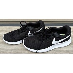 Nike Tanjun Black White Athletic Running Women's Sneakers DJ6257-004 Size 6